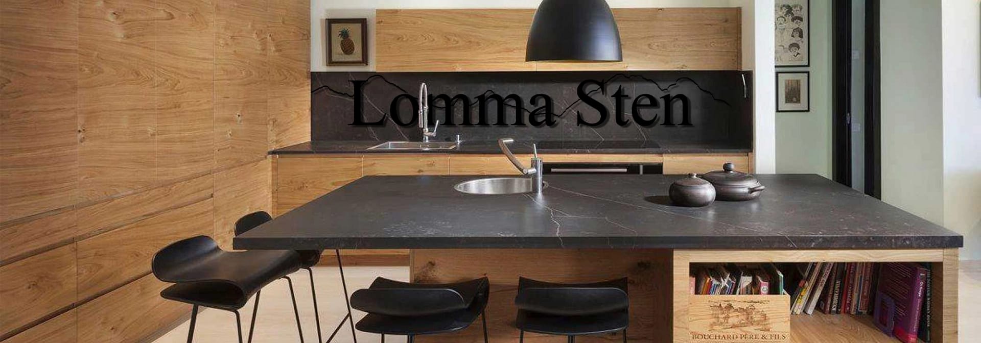 Stor öskiva och bänkskiva med väggsten Lomma Sten i Skåne är stolta över att erbjuda ett imponerande sortiment av bänkskivor tillverkade av både natursten och kvartskomposit. Vår kollektion av natursten bänkskivor presenterar en unik skönhet från naturen själv, med varierande färger och mönster som garanterat tillför en exklusiv touch till ditt kök eller badrum. Å andra sidan är våra kvartskomposit bänkskivor kända för sin hållbarhet och eleganta yta som tål daglig användning och samtidigt behåller sin glans. Oavsett om du föredrar den naturliga charm som natursten ger eller den moderna funktionaliteten hos kvartskomposit, har Lomma Sten det perfekta valet för att förhöja ditt hem.